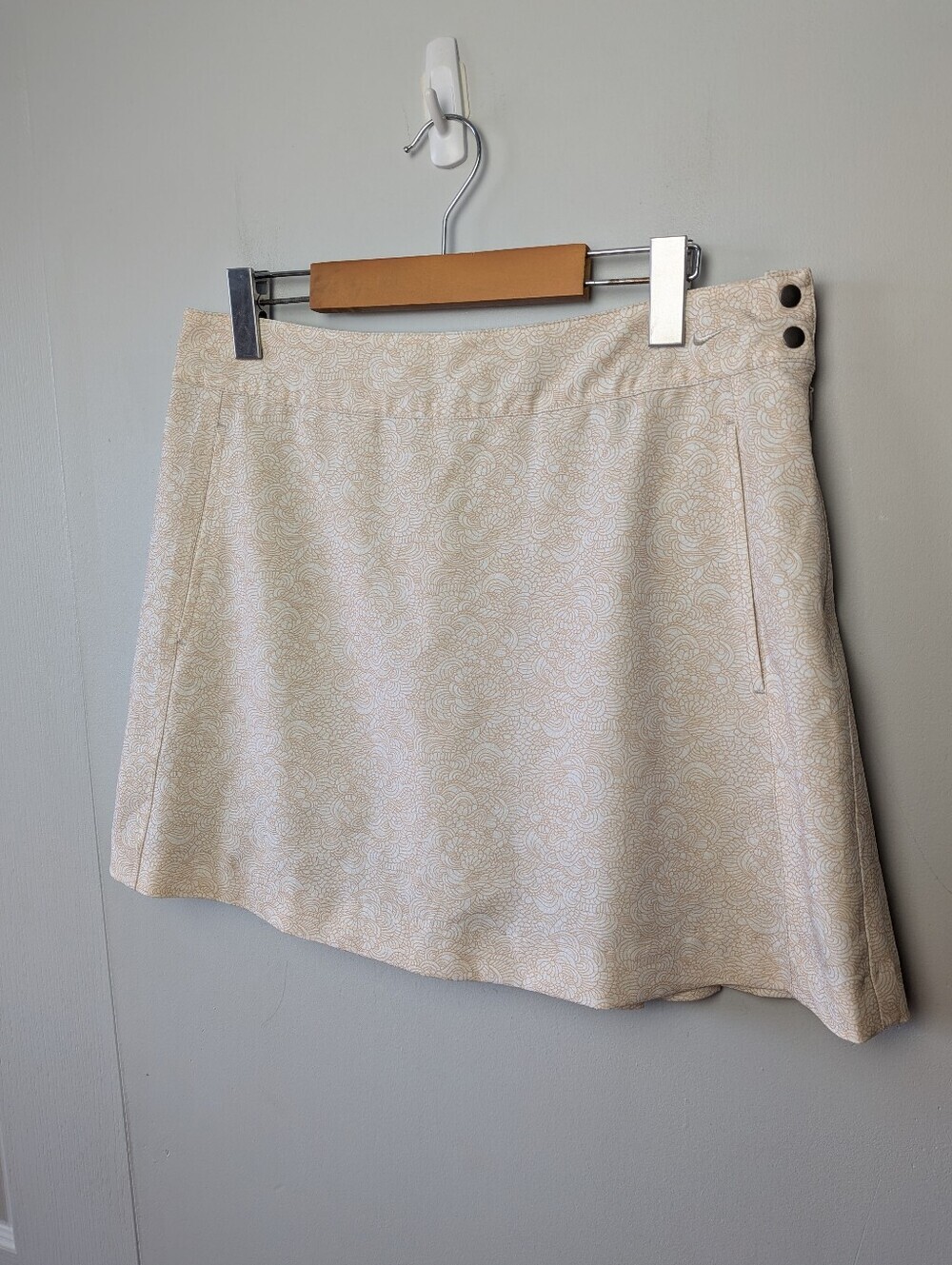 Nike Golf Short Skirt Size 10 Or Medium Activewear White Beige Colors